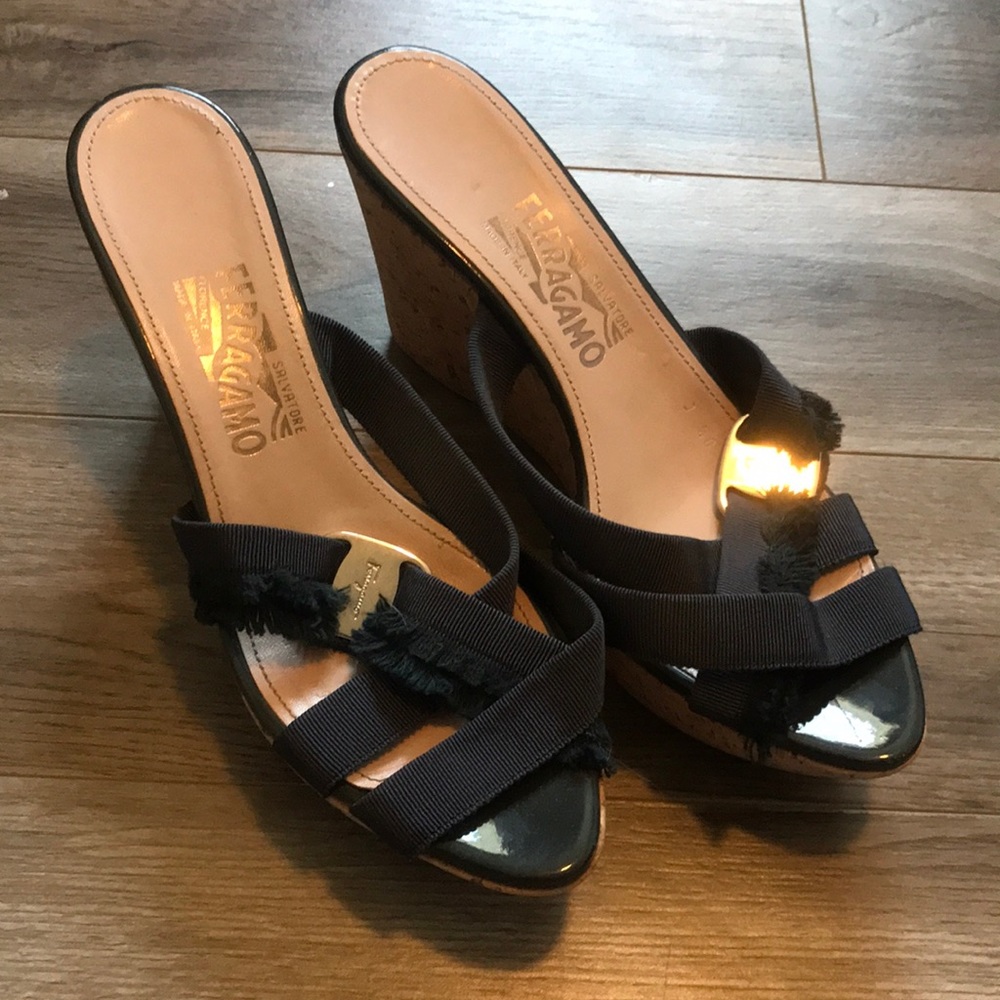 Beautiful well kept Salvatore Ferragamo navy blue wedges. Very good condition